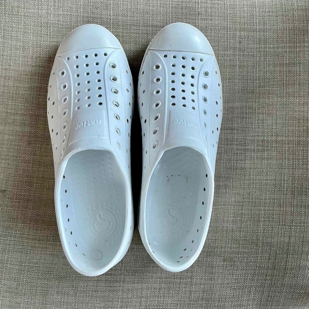 Native white shoes size 3 Junior